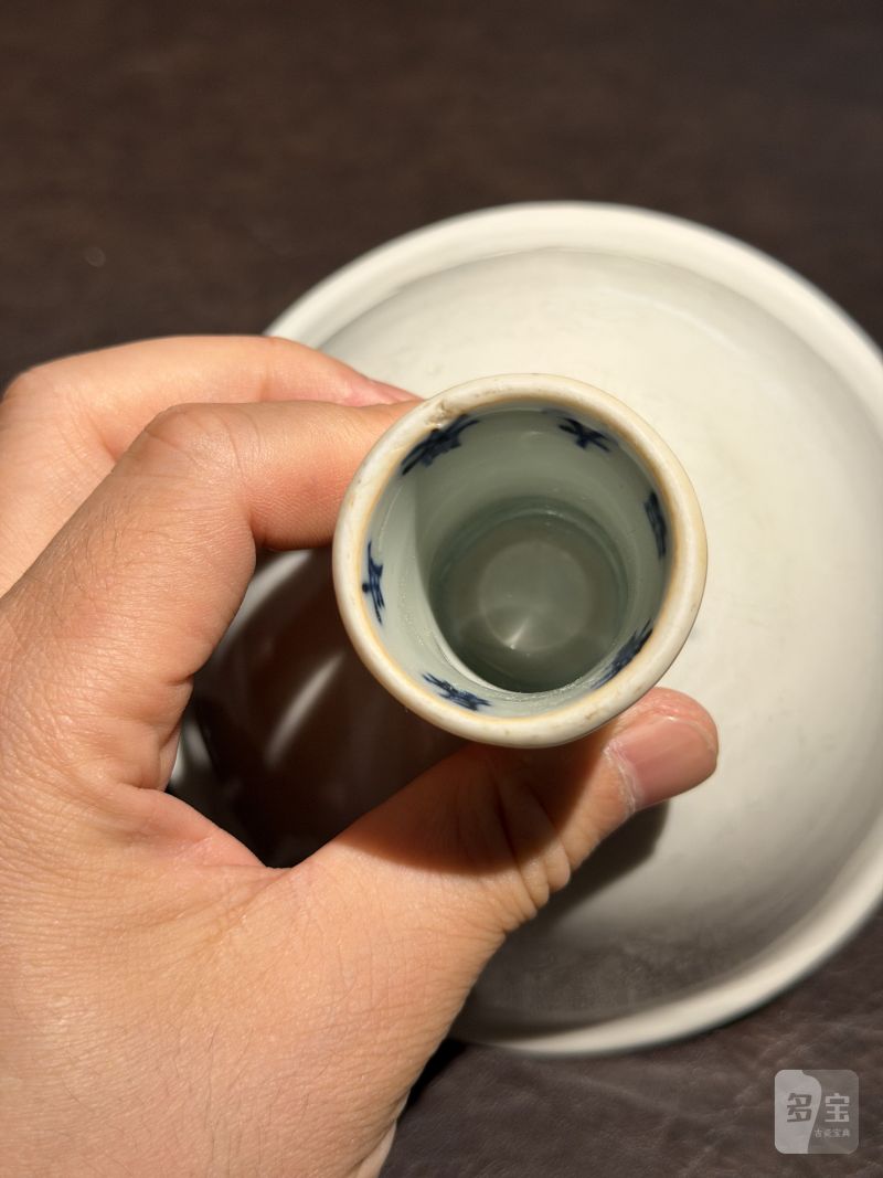 明嘉靖 白釉暗刻龙纹高足杯 - 图20